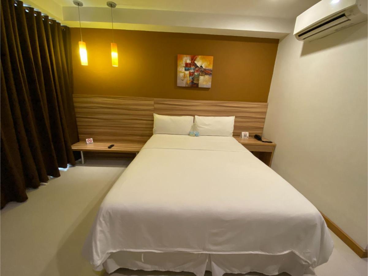 Capital O 820 Guijo Suites Makati Manille Extérieur photo