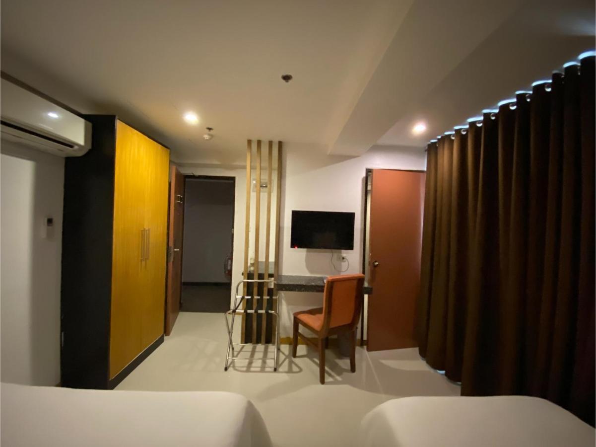 Capital O 820 Guijo Suites Makati Manille Extérieur photo