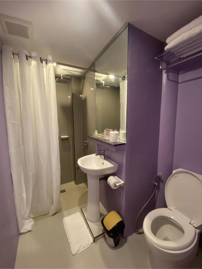 Capital O 820 Guijo Suites Makati Manille Extérieur photo