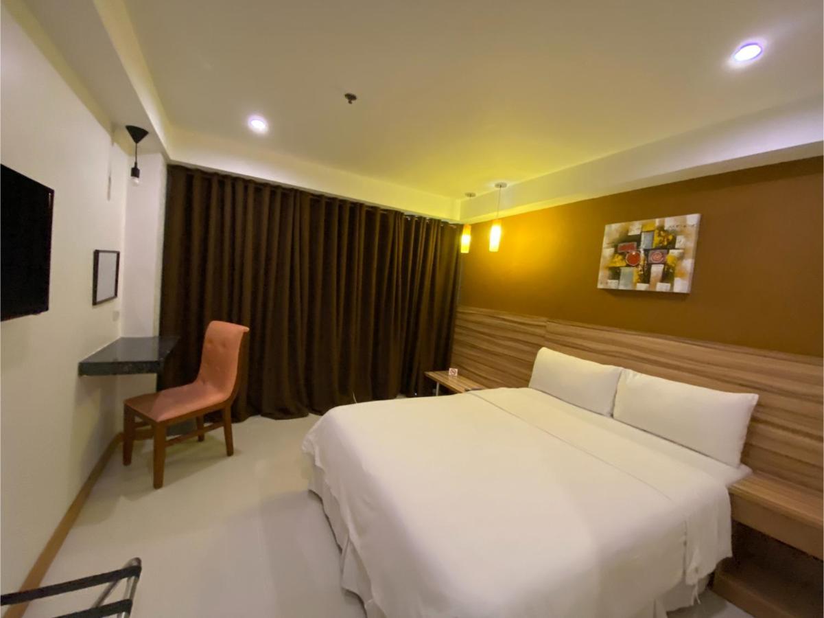 Capital O 820 Guijo Suites Makati Manille Extérieur photo