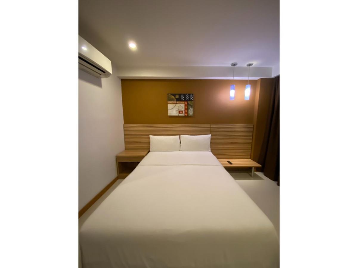 Capital O 820 Guijo Suites Makati Manille Extérieur photo