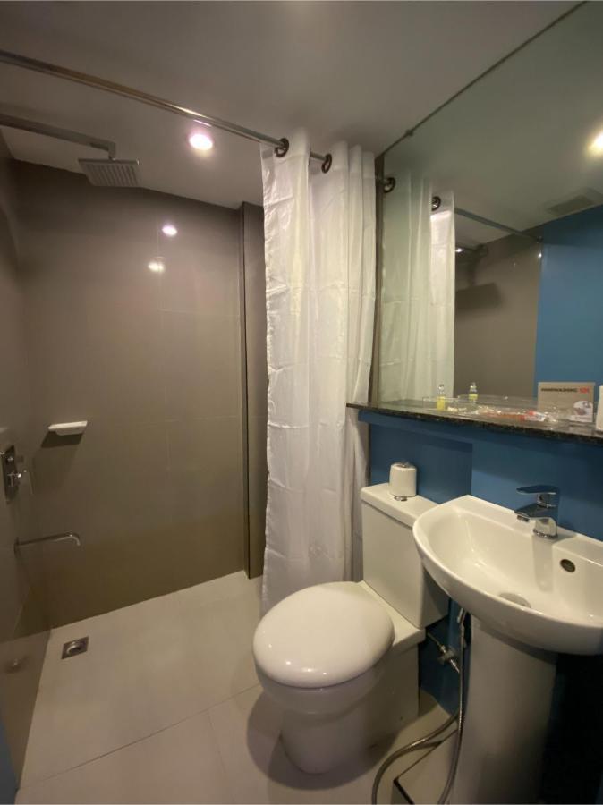 Capital O 820 Guijo Suites Makati Manille Extérieur photo