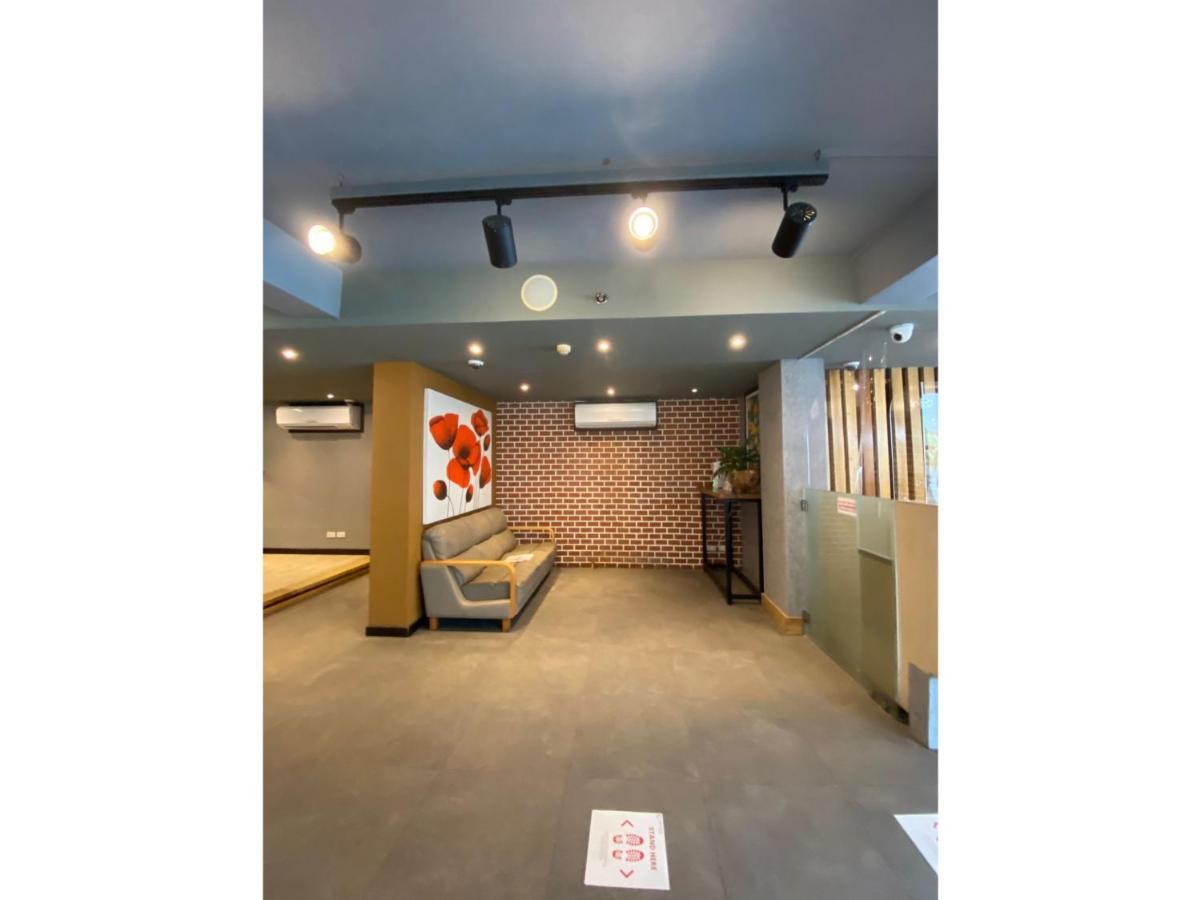 Capital O 820 Guijo Suites Makati Manille Extérieur photo